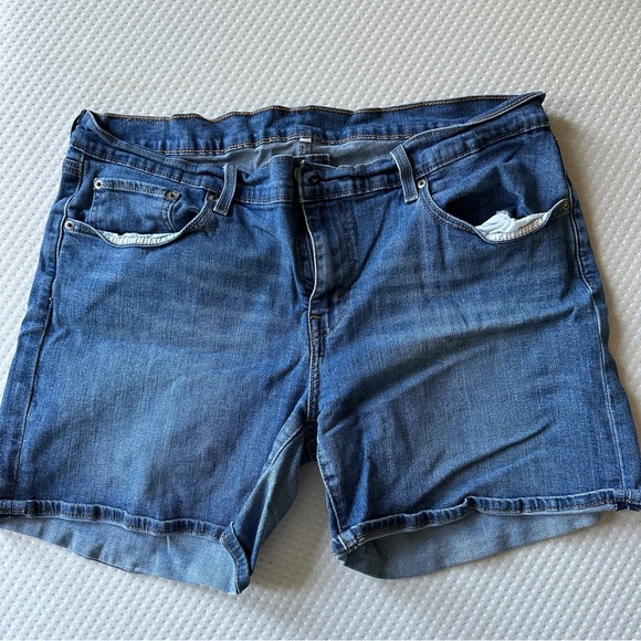 Levi Jean Shorts - Picture 1 of 4